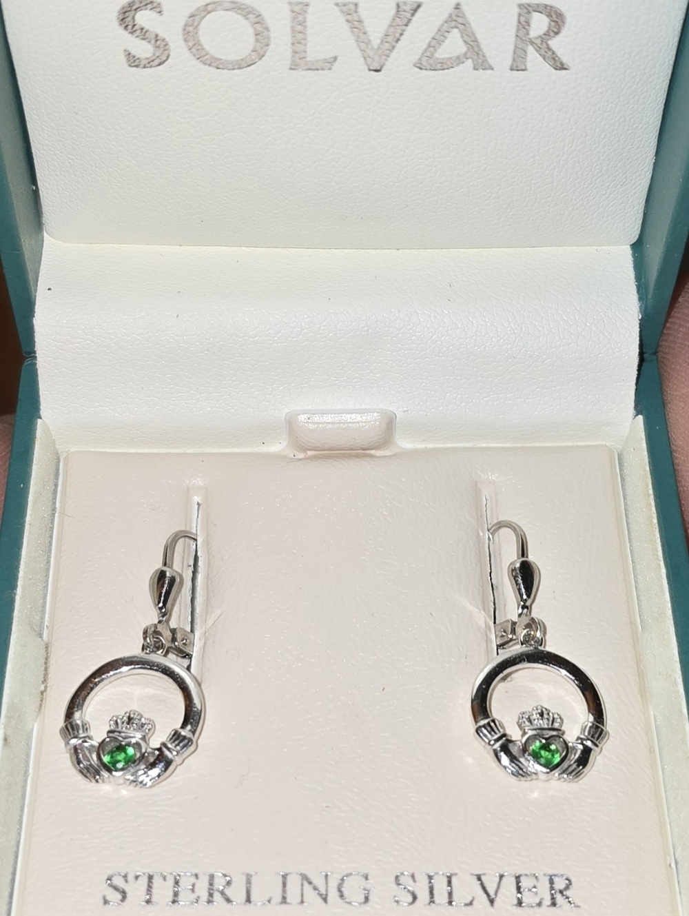 💥NIB Solvar Sterling Silver And Green Crystal Claddagh Earrings